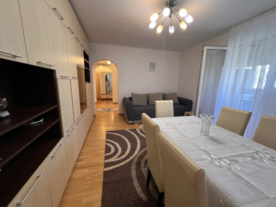 2 camere renovat la metrou 1 Decembrie 