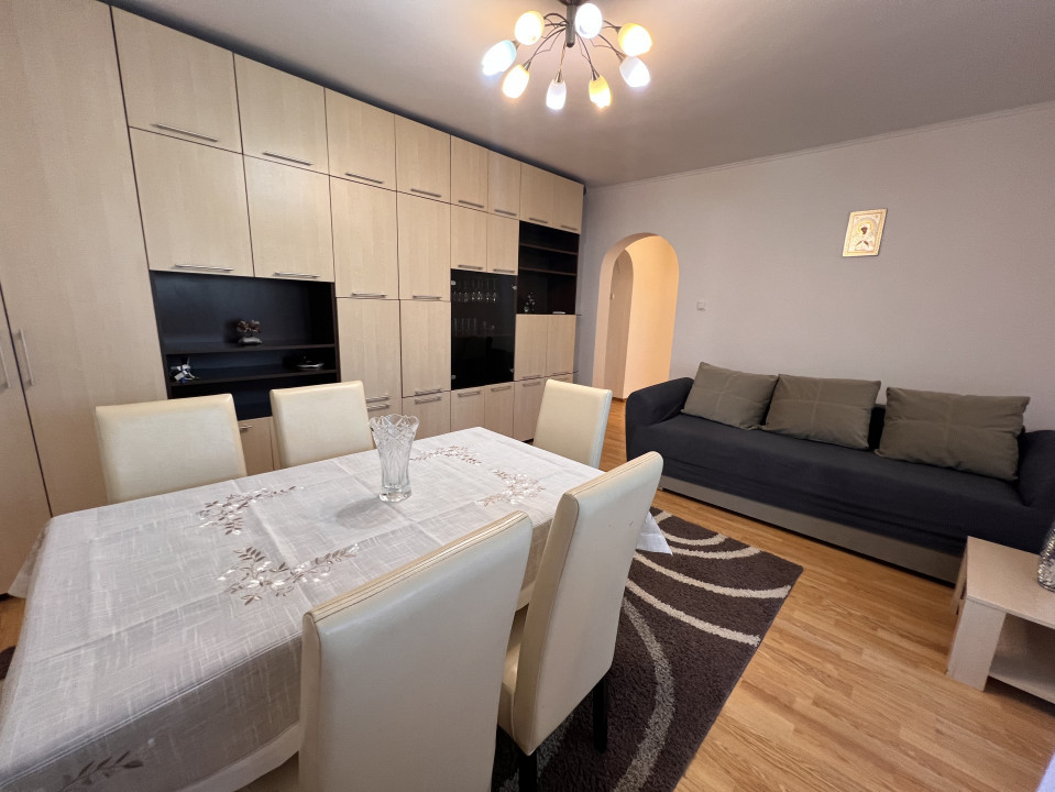 2 camere renovat la metrou 1 Decembrie 