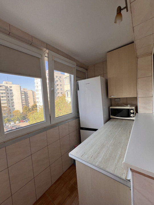 2 camere renovat la metrou 1 Decembrie 