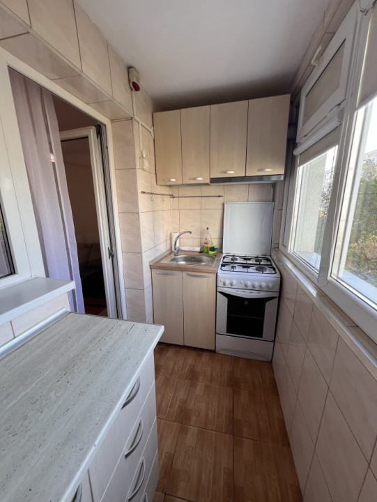 2 camere renovat la metrou 1 Decembrie 