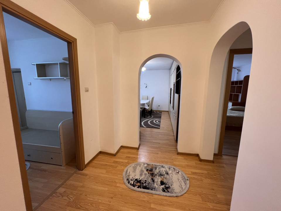 2 camere renovat la metrou 1 Decembrie 