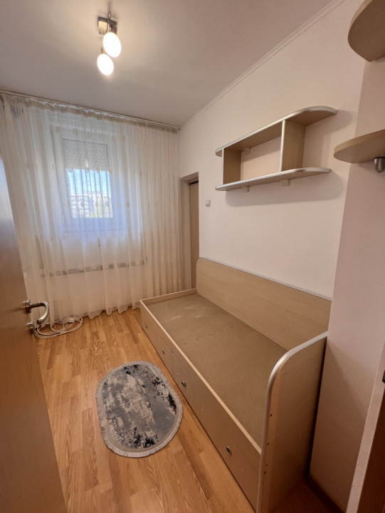 2 camere renovat la metrou 1 Decembrie 