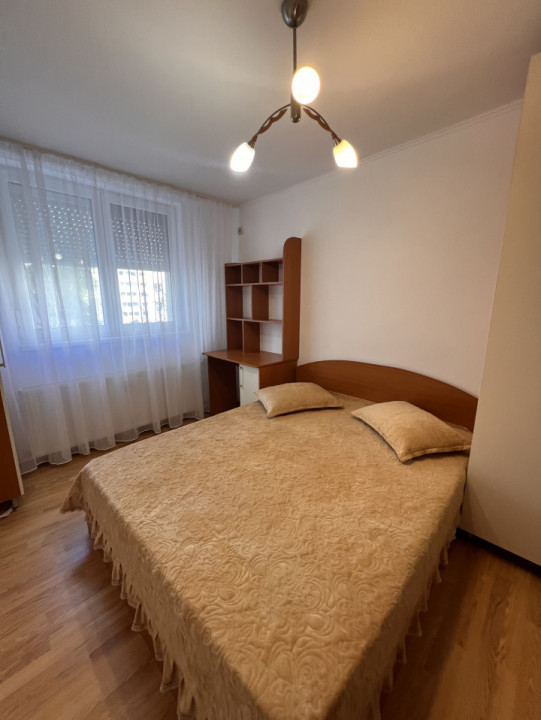 2 camere renovat la metrou 1 Decembrie 