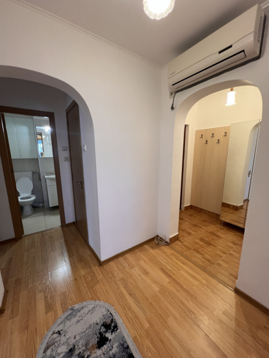 2 camere renovat la metrou 1 Decembrie 