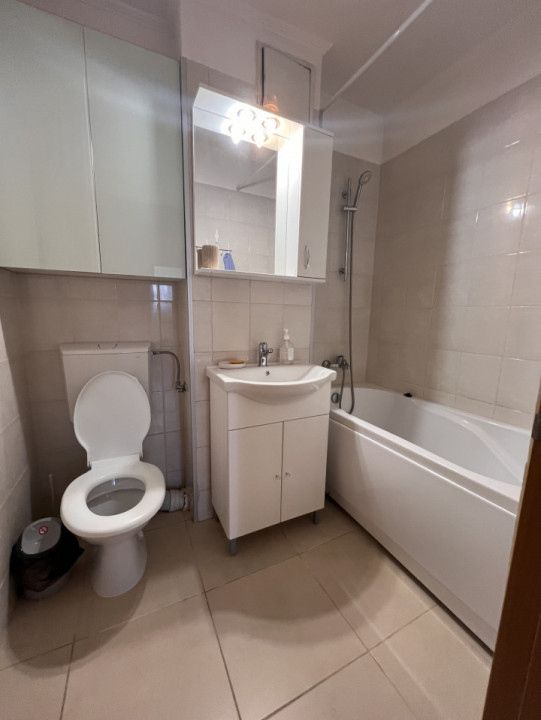 2 camere renovat la metrou 1 Decembrie 