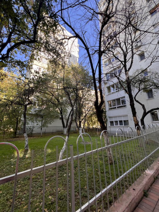 2 camere renovat la metrou 1 Decembrie 