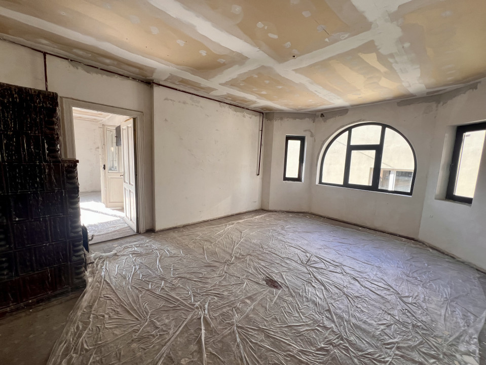 4 camere unic în vila interbelică