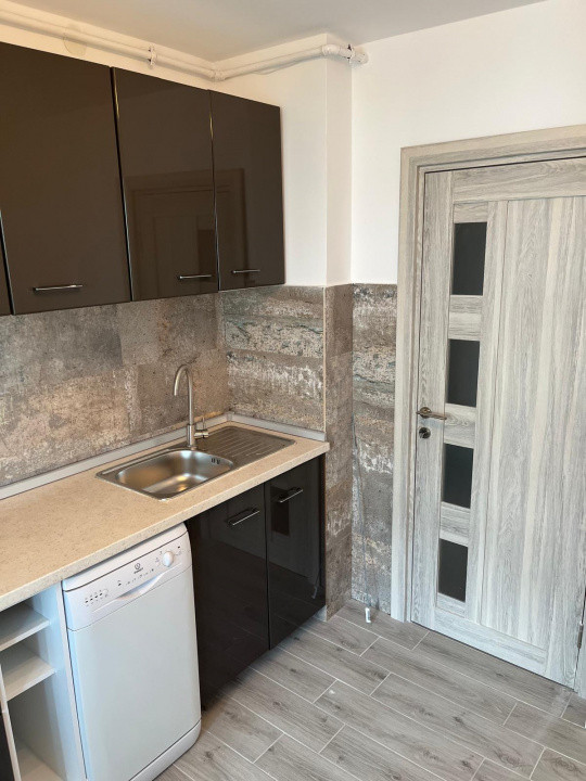 3 camere renovat, cu centrala termica zona Mosilor