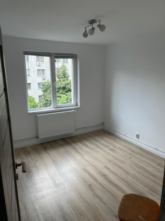 3 camere renovat, cu centrala termica zona Mosilor