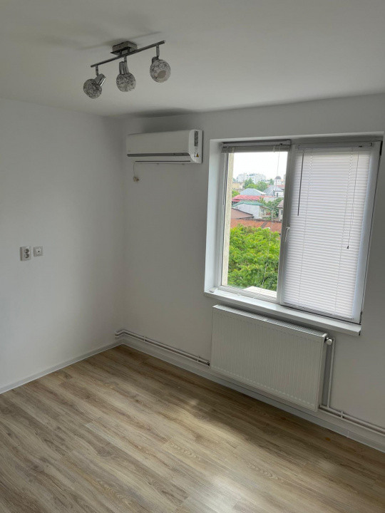 3 camere renovat, cu centrala termica zona Mosilor