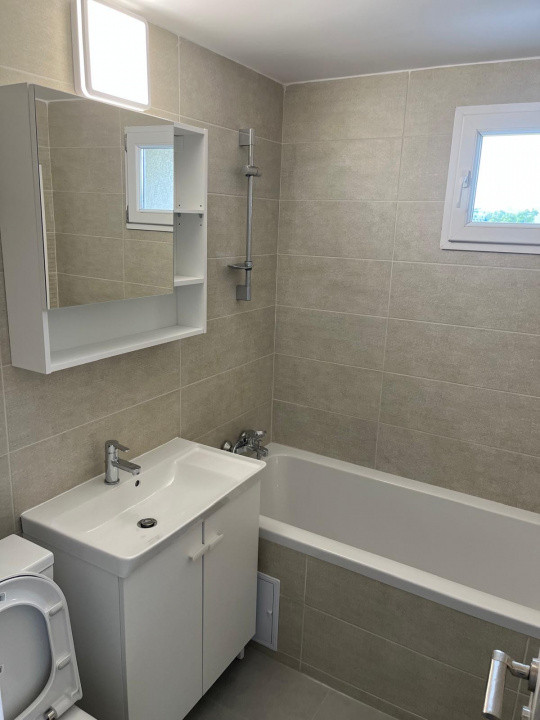 3 camere renovat, cu centrala termica zona Mosilor