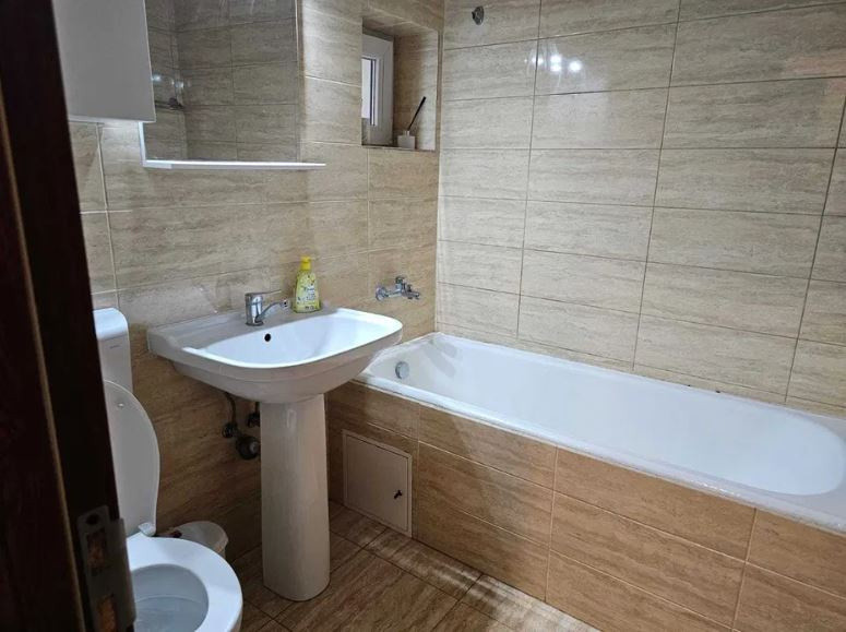 3 camere decomandat la metrou Obor 