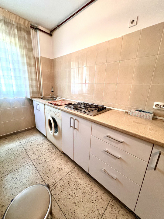 3 camere Militari zona Apusului metrou Gorjului
