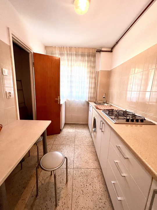 3 camere Militari zona Apusului metrou Gorjului