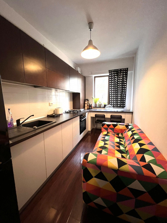 2 camere premium la 7 minute de metrou Jiului