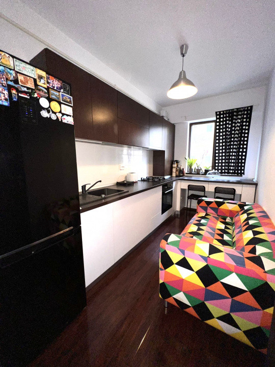 2 camere premium la 7 minute de metrou Jiului