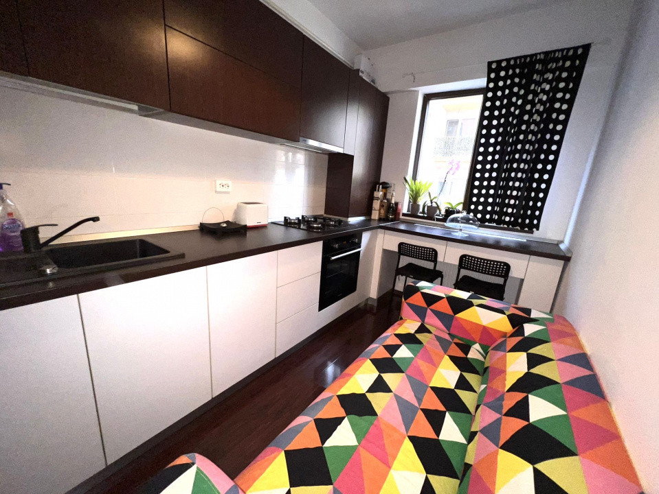 2 camere premium la 7 minute de metrou Jiului