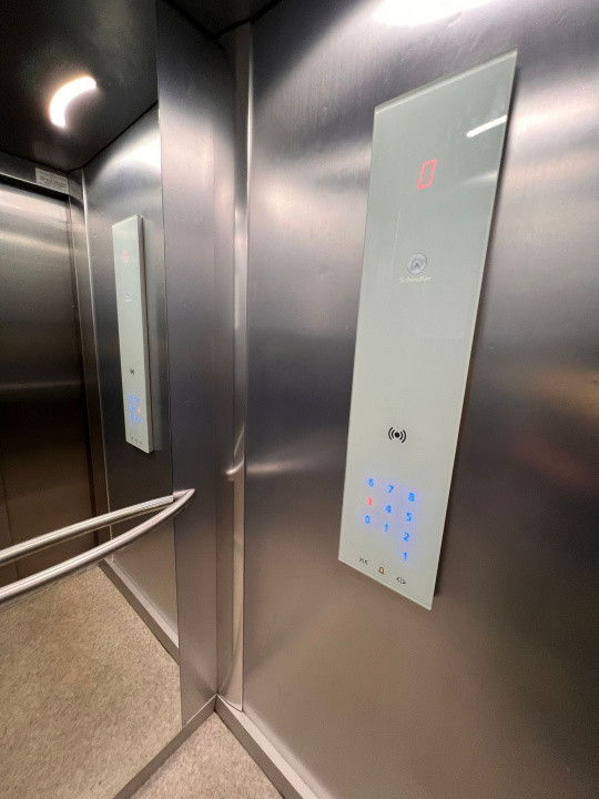 2 camere premium la 7 minute de metrou Jiului