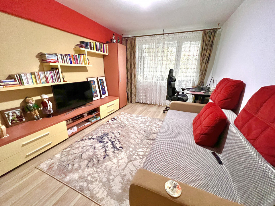 2 camere renovat în bloc Perla 