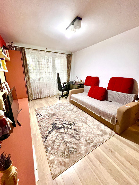 2 camere renovat în bloc Perla 