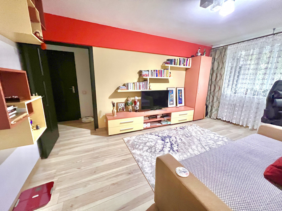 2 camere renovat în bloc Perla 