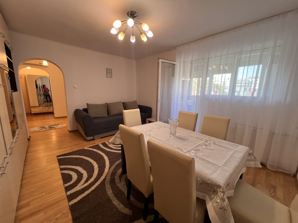 2 camere renovat la metrou 1 Decembrie 