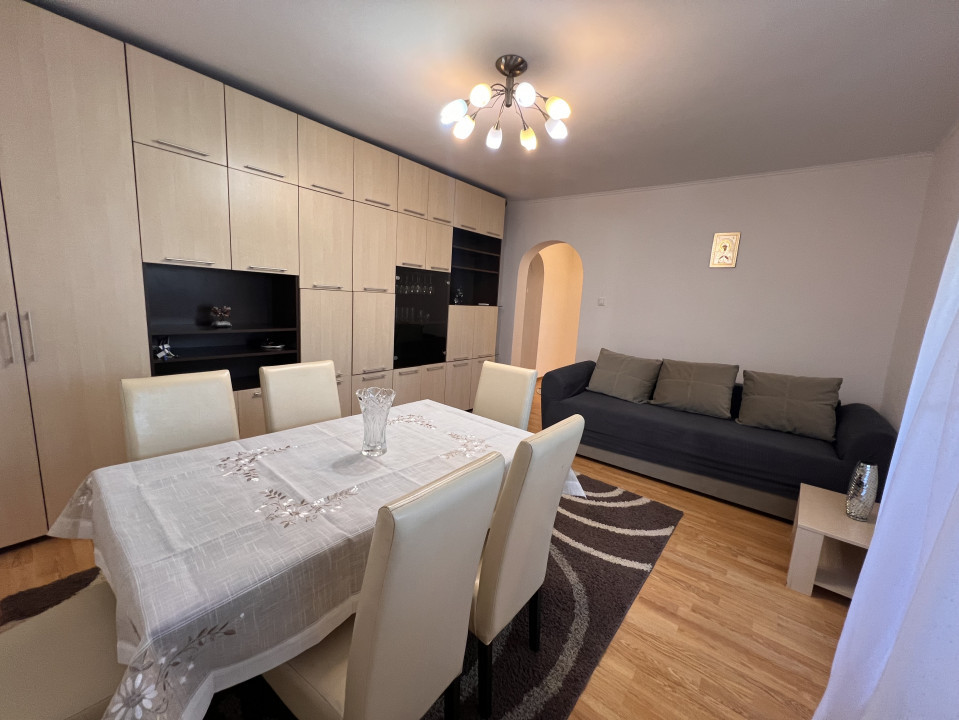 2 camere renovat la metrou 1 Decembrie 