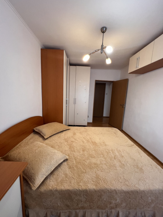 2 camere renovat la metrou 1 Decembrie 