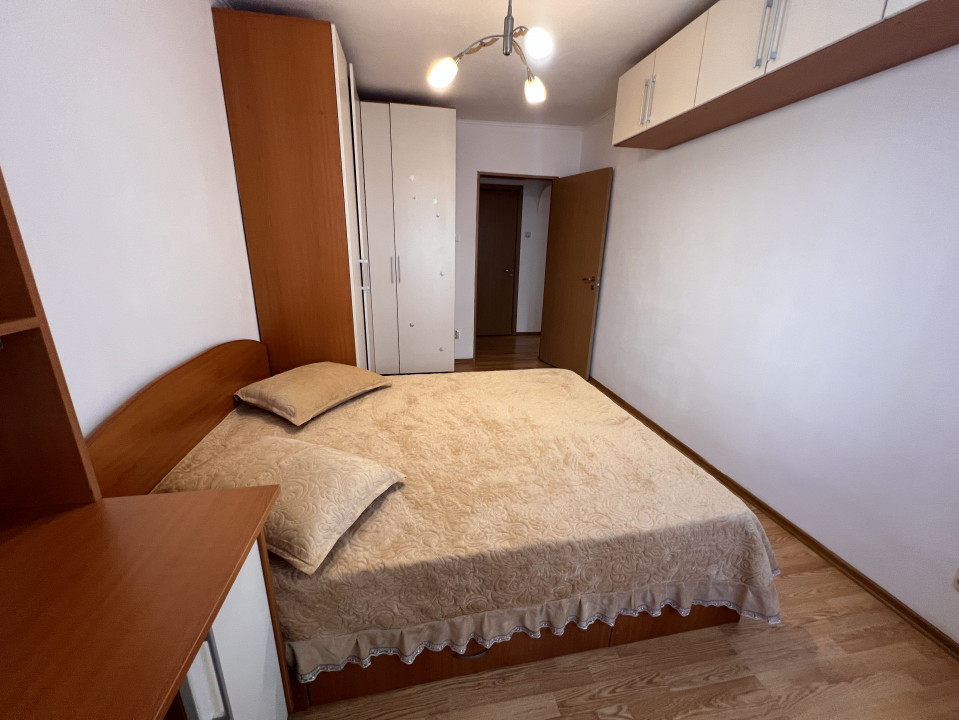 2 camere renovat la metrou 1 Decembrie 