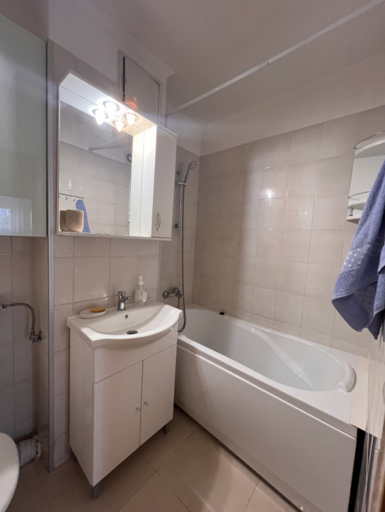 2 camere renovat la metrou 1 Decembrie 