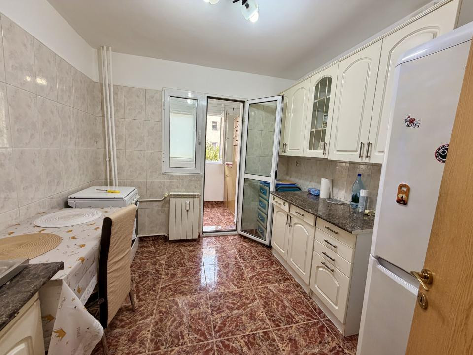 3 camere la metrou Piata Iancului