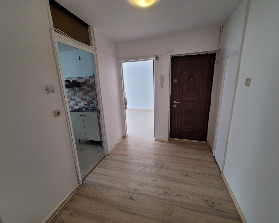 3 camere decomandat langa metrou Crangasi 