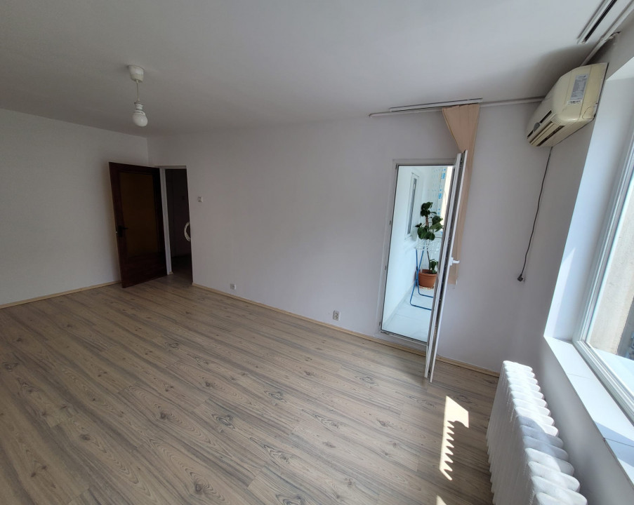 3 camere decomandat langa metrou Crangasi 