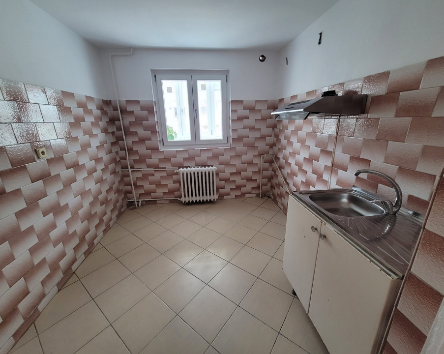 3 camere decomandat langa metrou Crangasi 