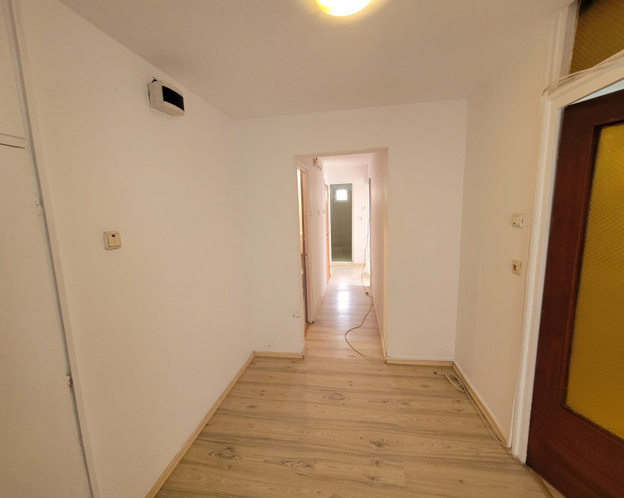 3 camere decomandat langa metrou Crangasi 