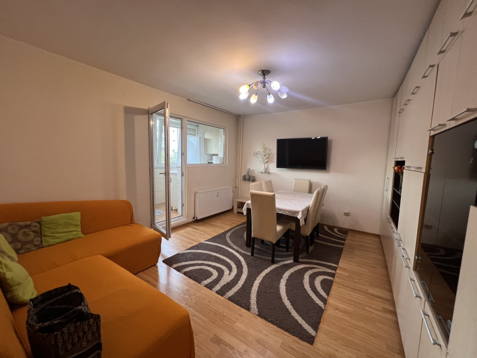 2 camere renovat la metrou 1 Decembrie Titan 