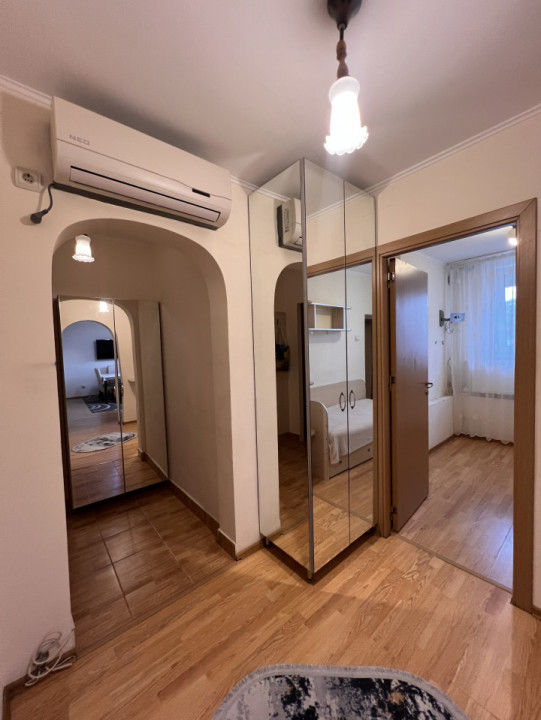 2 camere renovat la metrou 1 Decembrie Titan 