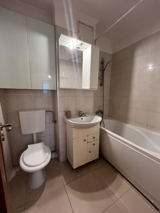 2 camere renovat la metrou 1 Decembrie Titan 