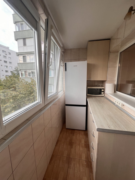 2 camere renovat la metrou 1 Decembrie Titan 