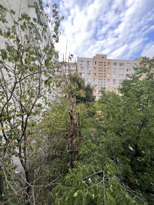 2 camere renovat la metrou 1 Decembrie Titan 